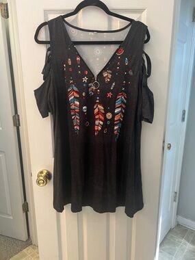 Boho Cold-Shoulder Feather Print V-Neck Top - Black